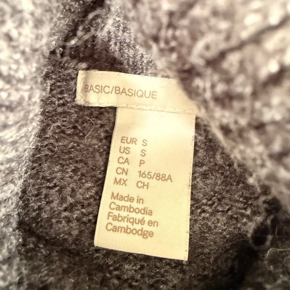 3/$30 - H&M Cozy Gray Turtleneck Sweater - Picture 3 of 6